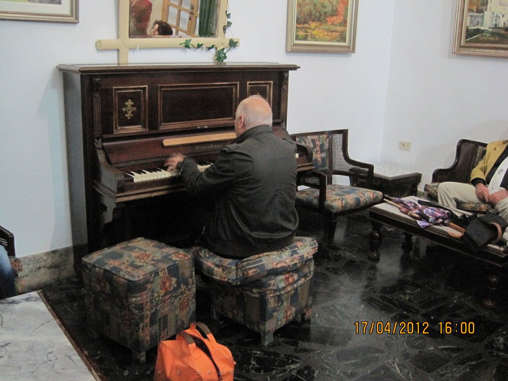 NOTRE DAME DE SANTA CRUZ HONOREE EN ESPAGNE A DALIAS ALMERIA 15 04 2012 (20).JPG